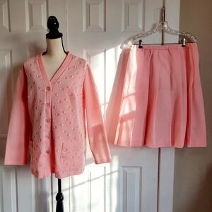 Vintage Womens Pink V Neck Printed Button Front Cardigan Pleated Skirt Combo/set